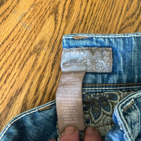 Candies vintage blue jeans with beautiful embroidered pockets and details - Picture 6 of 11